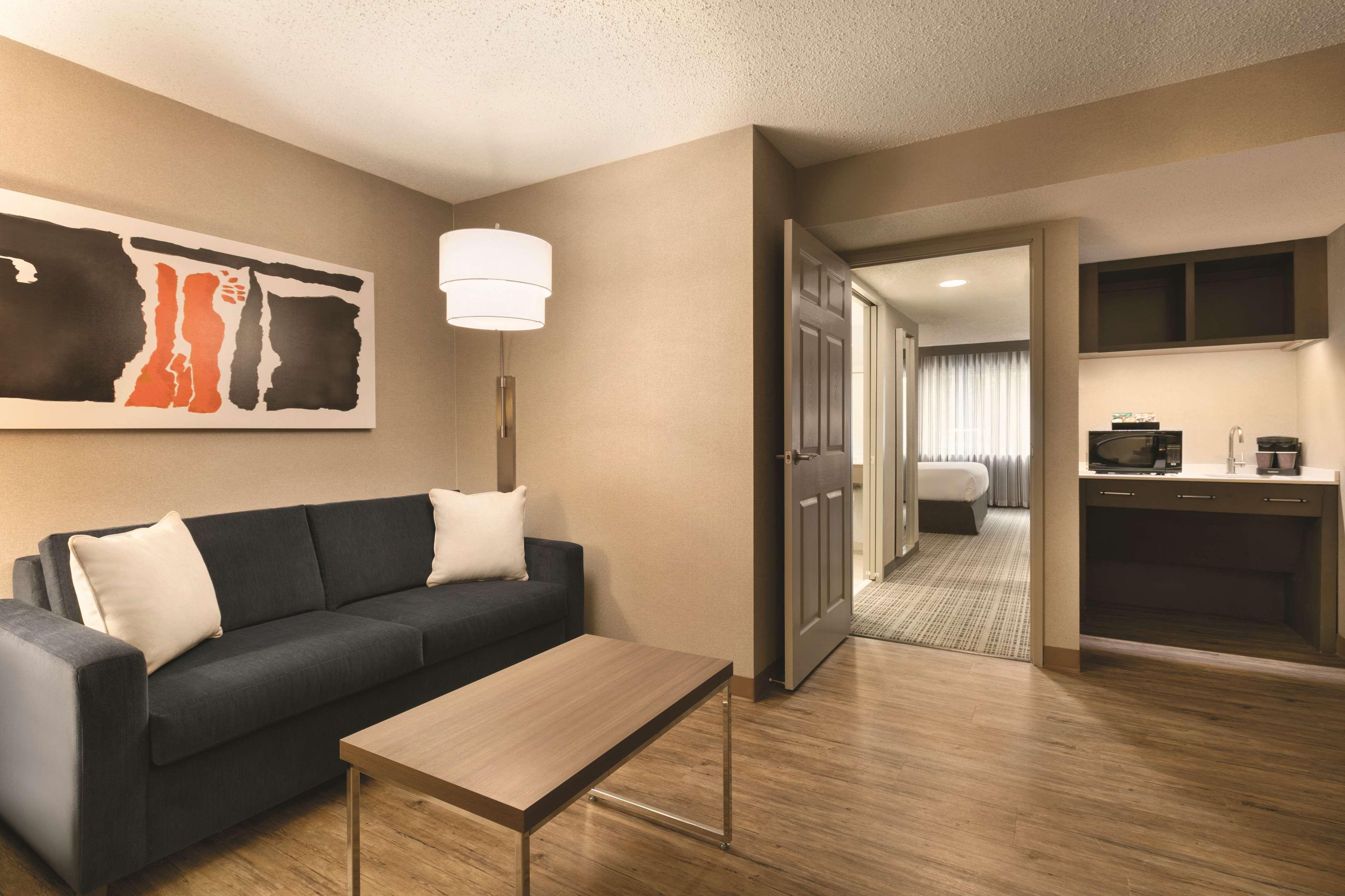 Embassy Suites By Hilton Richmond Dumbarton Dış mekan fotoğraf