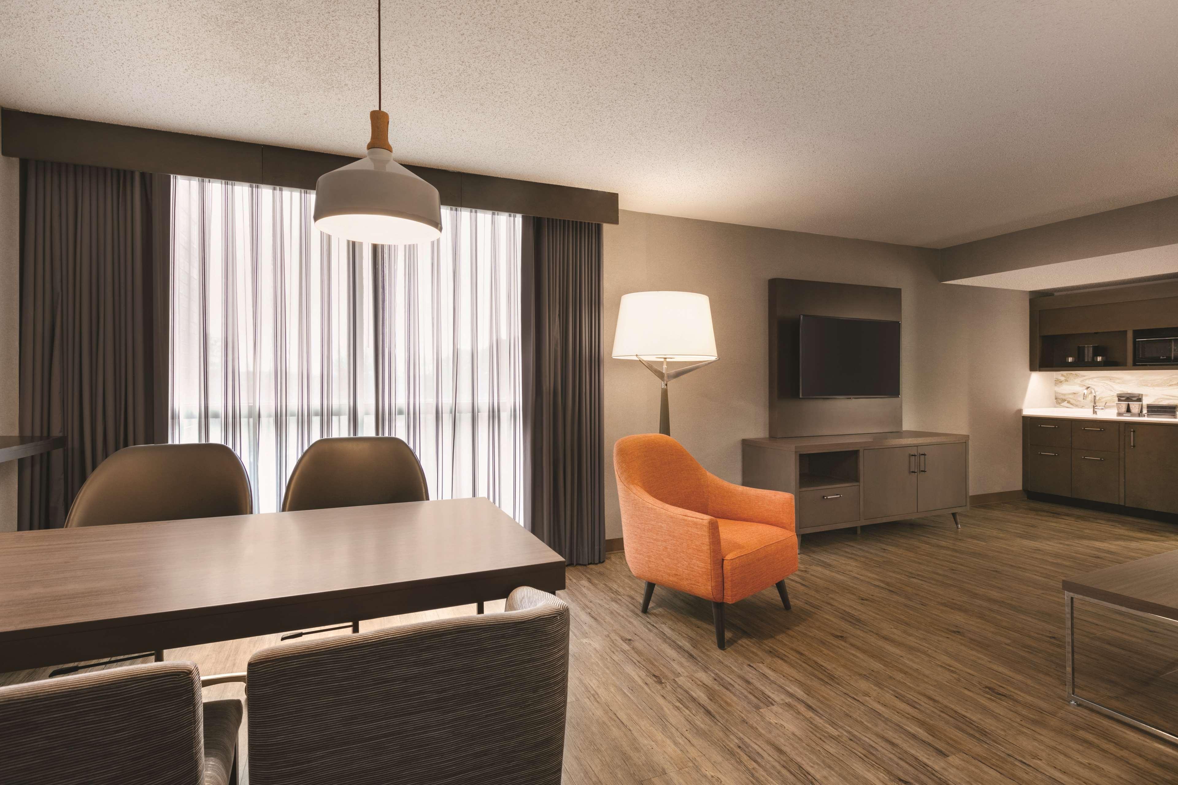Embassy Suites By Hilton Richmond Dumbarton Dış mekan fotoğraf
